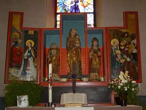 Das Altar der evangelischen Kirche in Leeheim.