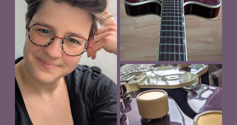 Zu sehen ist links im Bild die Musikerin Eva Holtorp und rechts eine Gitarre und ein Tisch mit zwei Getränken.