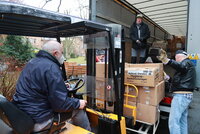 Beladung eines Hilfstransportes in Riedstadt 