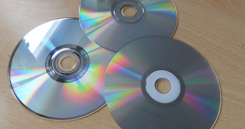Zu sehen sind drei CDs.