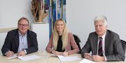 Kooperationsvertrag mit Inexio am 1. März 2016 (v.l.n.r.: Erster Stadtrat Andreas Hirsch, Linda Neu von inexio und Bürgermeister Werner Amend)