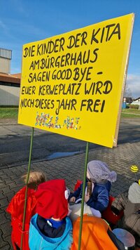 Mit amüsiertem Applaus wurde die Ankündigung der Kita am Bürgerhaus „Euer Kerweplatz wird noch dieses Jahr frei“ gefeiert