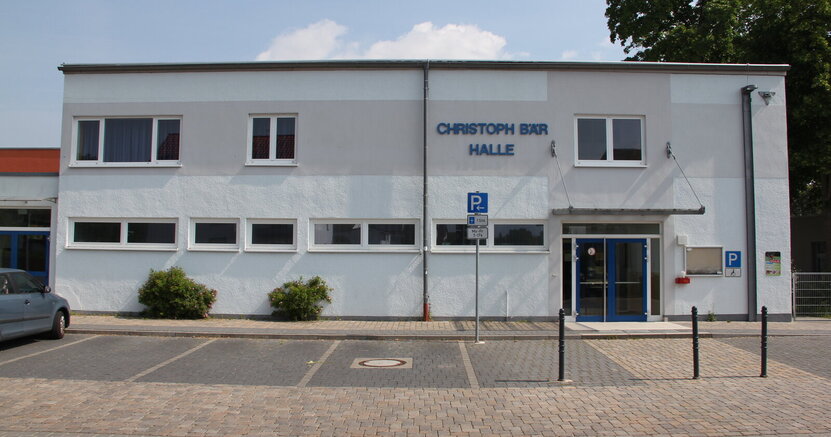 Die Christoph-Bär-Halle von außen. Hier werden zwei Wahllokale eingerichtet.