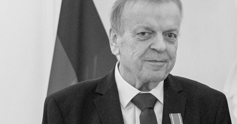 Zu sehen ist Klaus Minter, als ihm der Litauische Verdienstorden verliehen wurde.